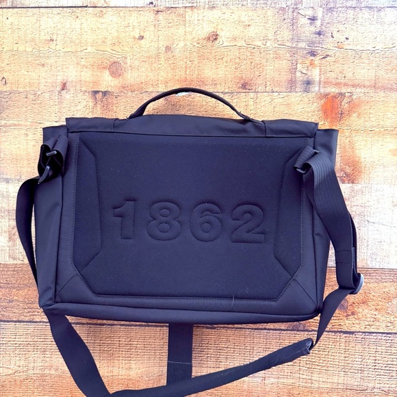 NWOT Mammut Xeron Messenger 14 Shoulder Bag W Laptop Compartment - Picture 5 of 10